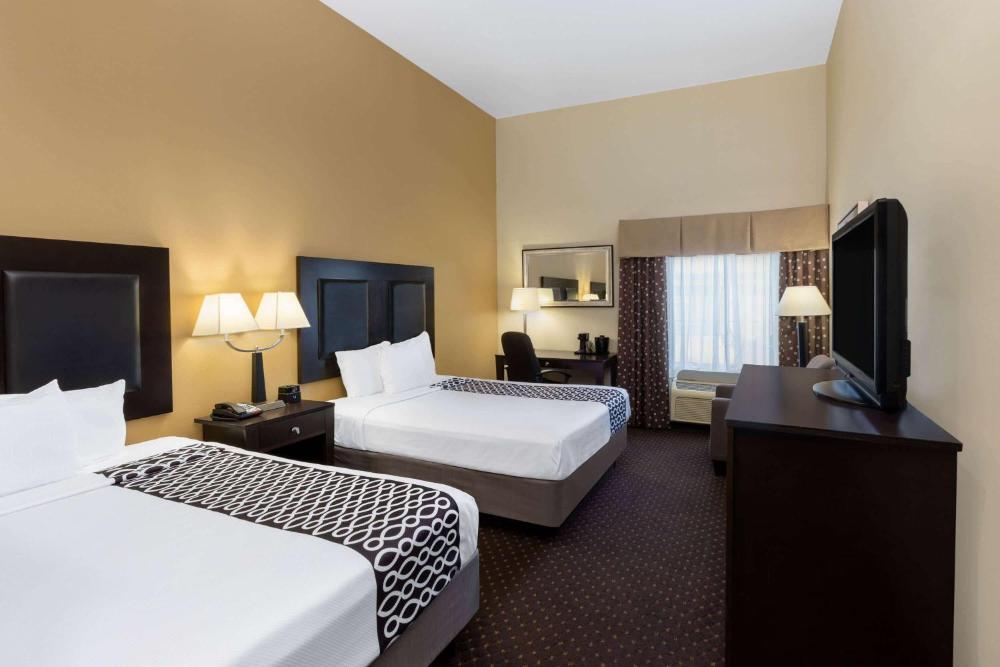 Queen Room - Non-Smoking interior