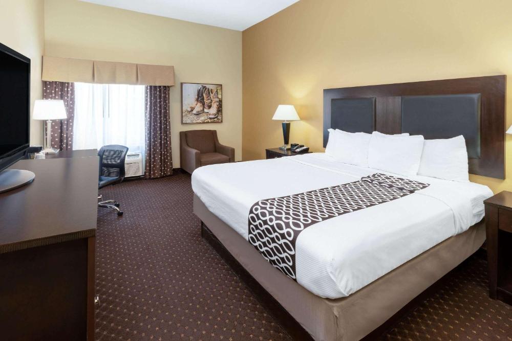 Deluxe King Room interior